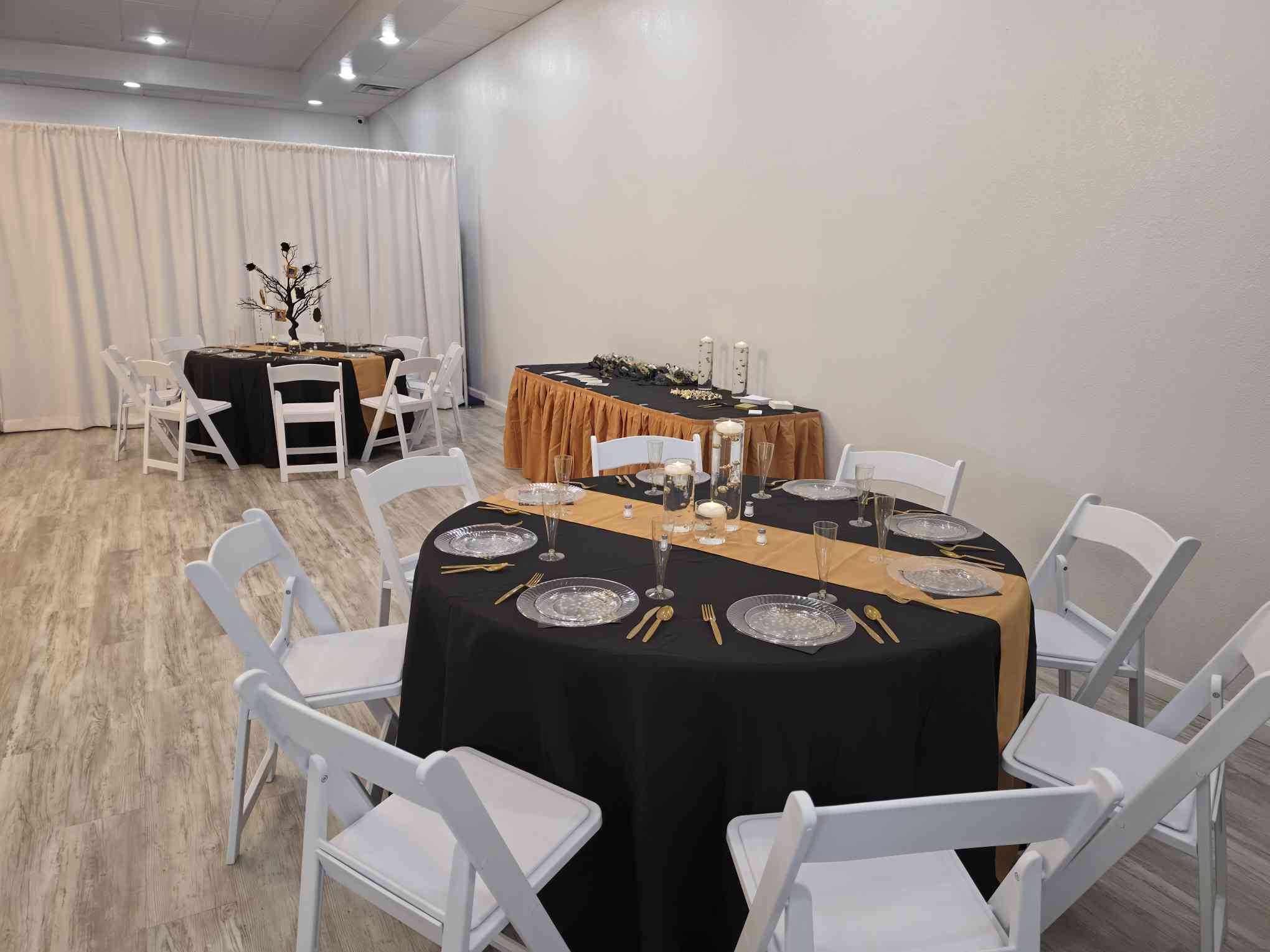 Black and gold guest table decor