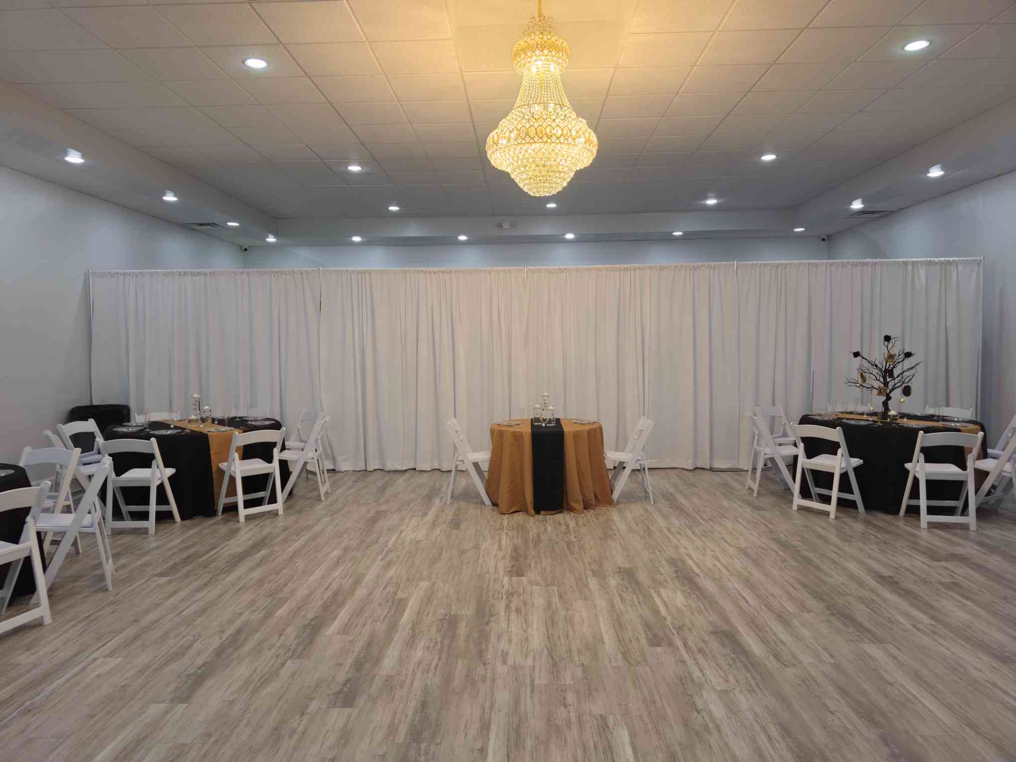 Centered banquet arrangement at Event Palace